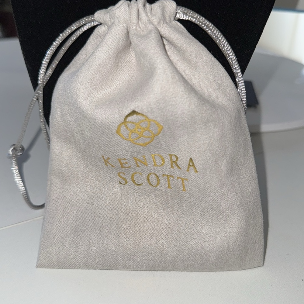 Kendra Scott Jewelry Pouch in Cream and Gold